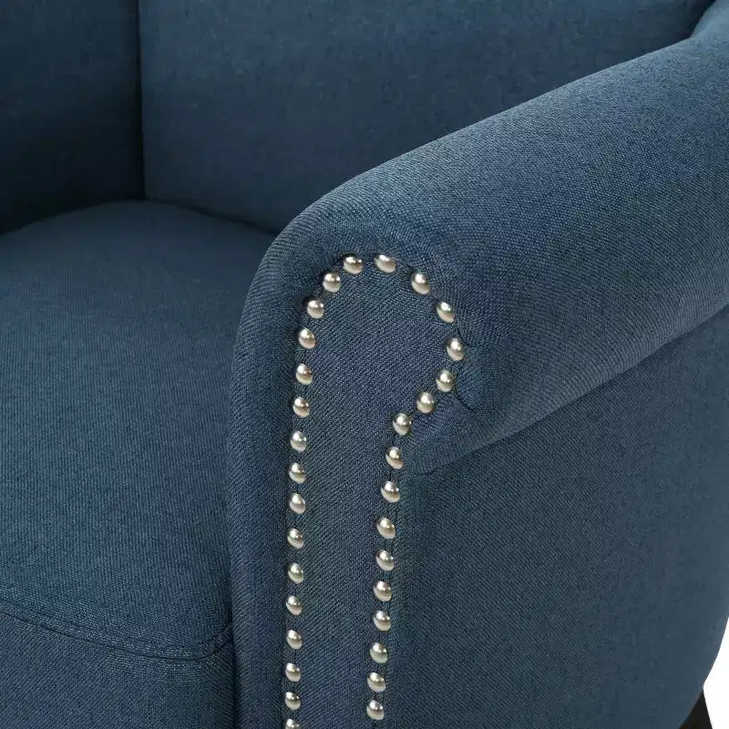 Fauteuil club contemporain en tissu Brice avec garniture cloutée