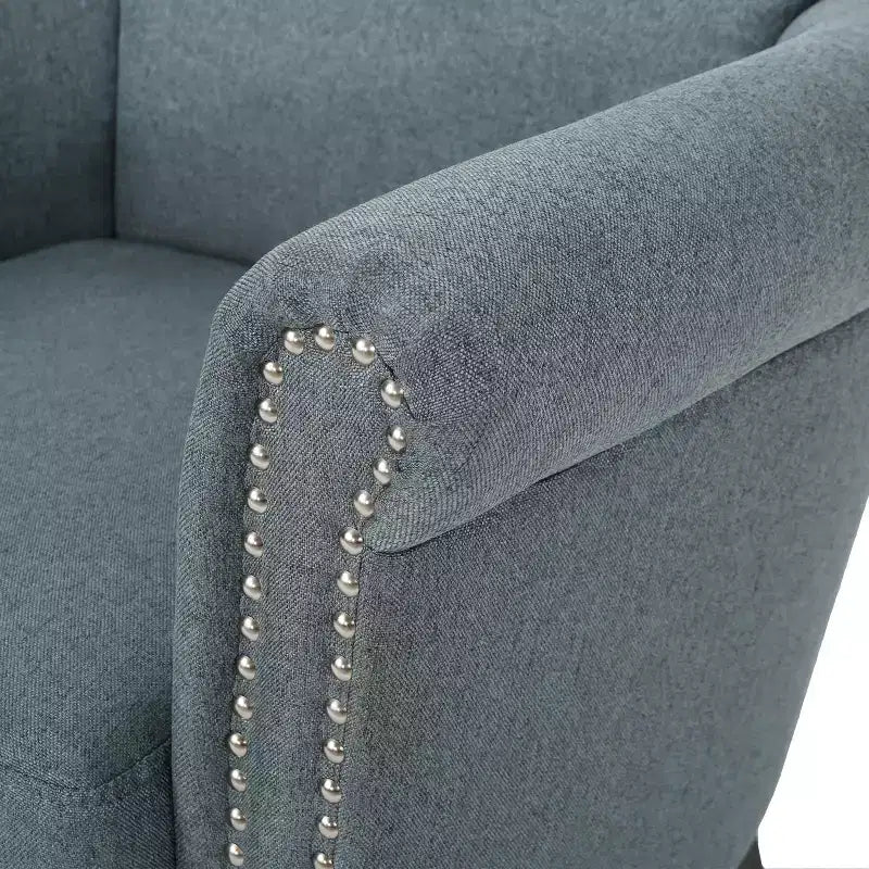 Fauteuil club contemporain en tissu Brice avec garniture cloutée