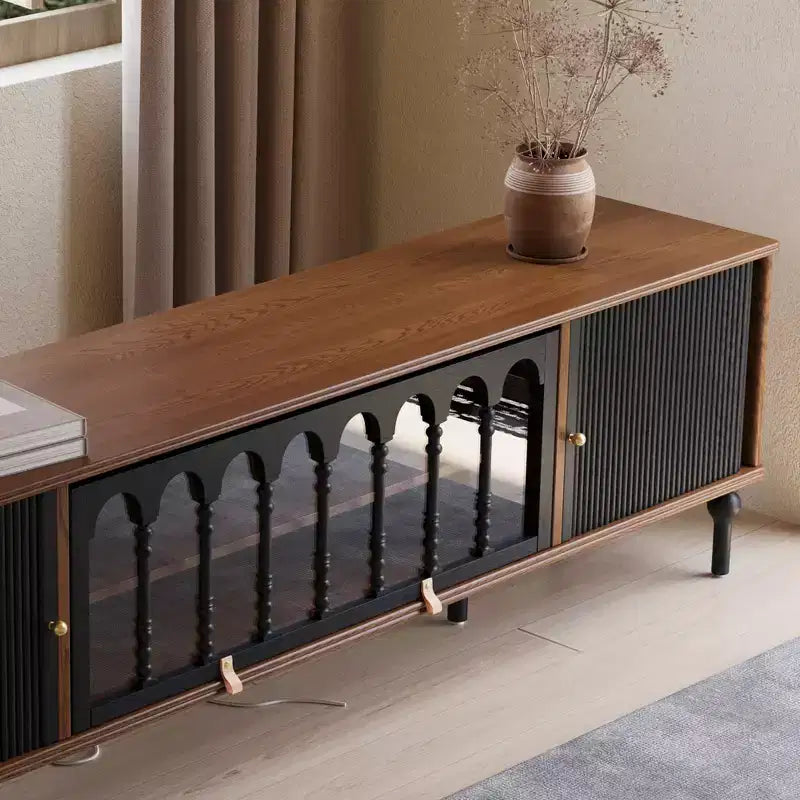 Meuble TV Rétro en Bois avec Portes Coulissantes, Panneaux en Verre Bombés, Poignées en Métal, Pieds en Bois Massif et Gestion des Câbles – 200 cm
